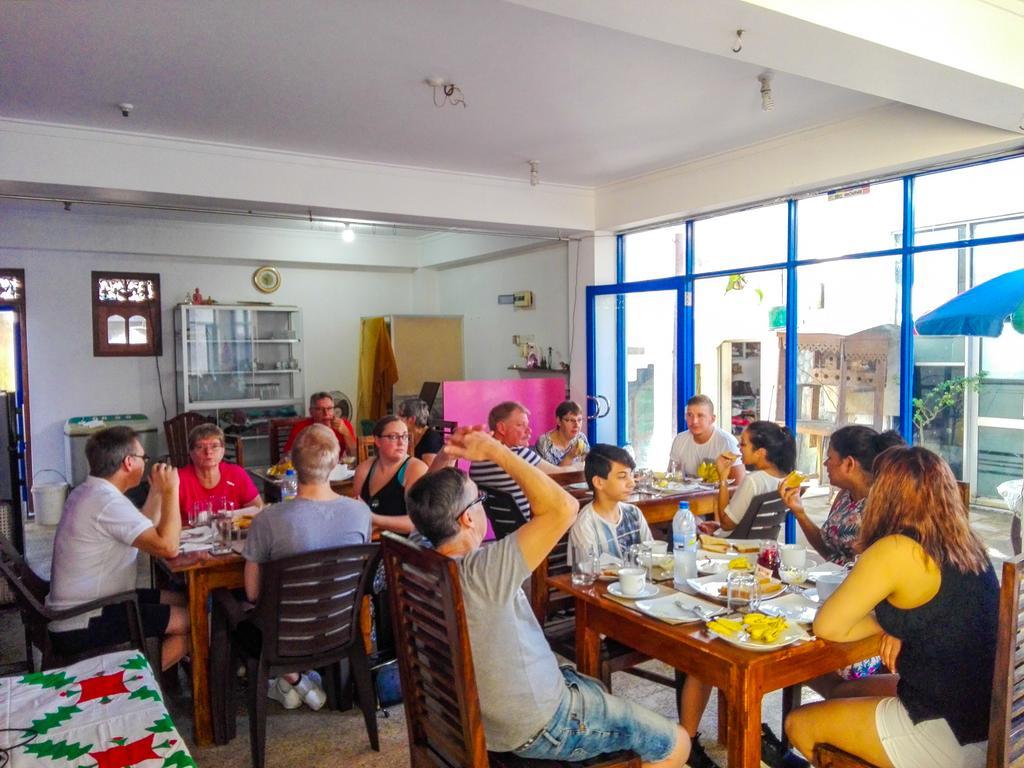 Randhi La Beach View Lounge Hikkaduwa Eksteriør bilde